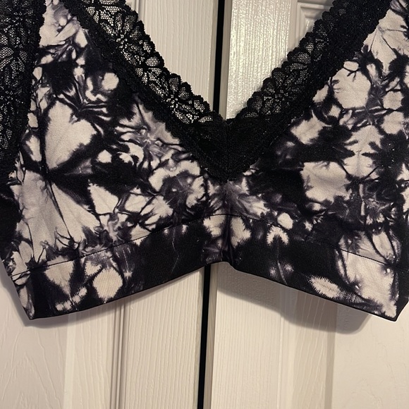 PINK Victoria's Secret black and white tie dye lace trim bralette size Medium - Picture 5 of 11